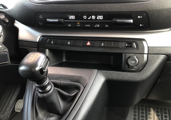 Peugeot Traveller cena 99900 przebieg: 174955, rok produkcji 2017 z Pionki małe 529